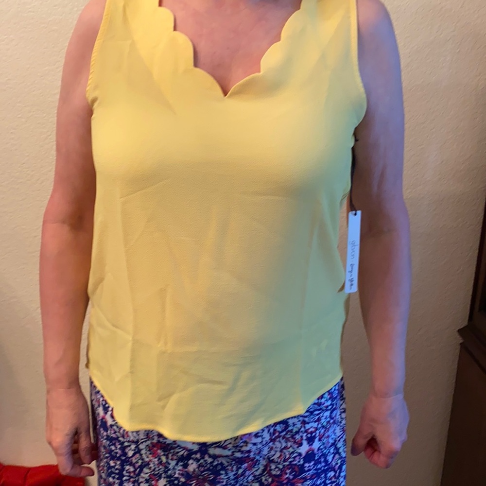 Gibson X Living in Yellow Savannah Scalloped V